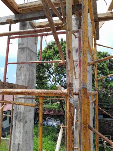 Pekerjaan Kolom Lantai 2